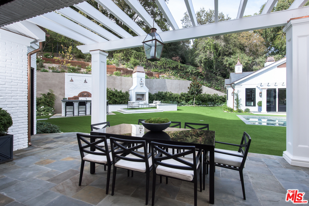 1708 Westridge Road Los Angeles, CA 90049 - Photo 3 of 4