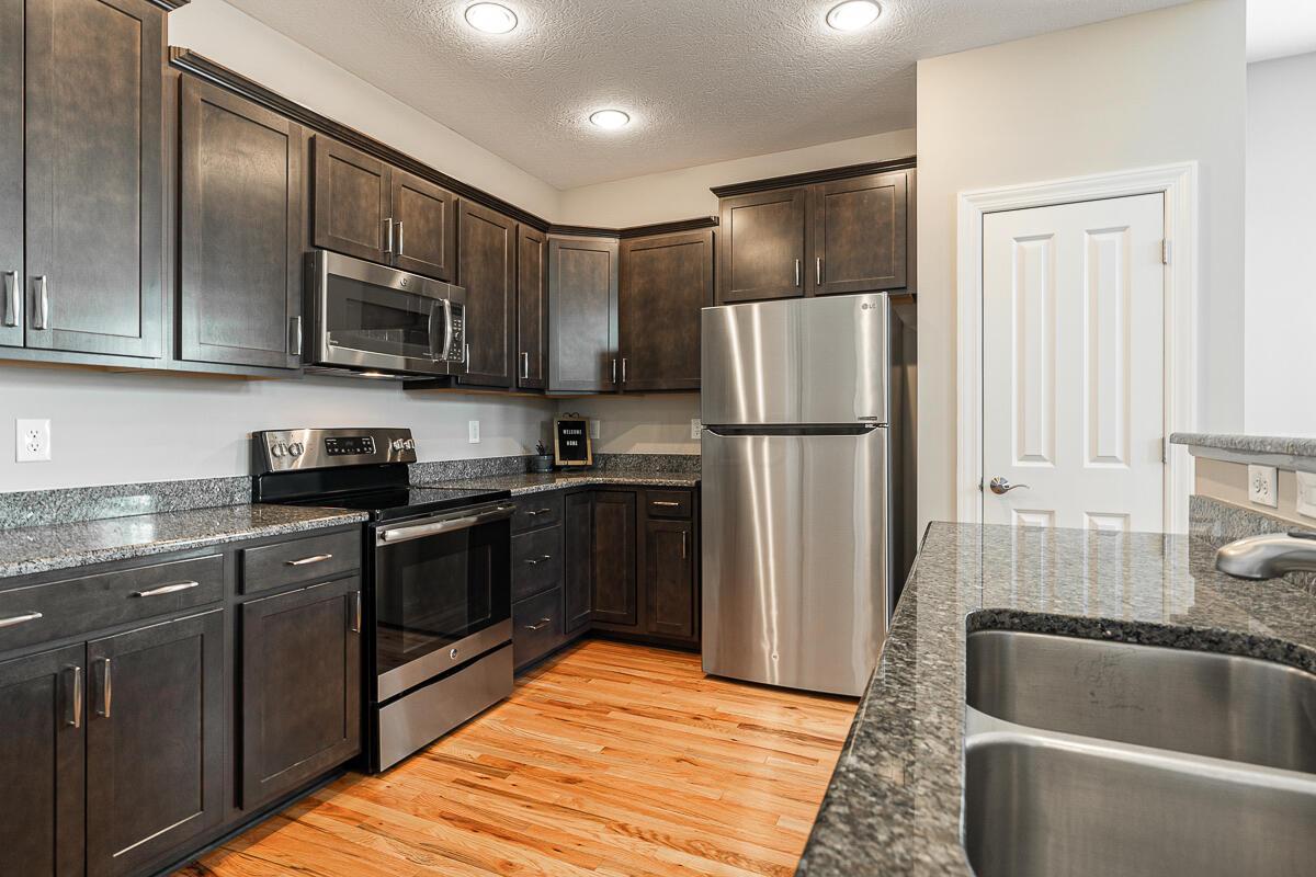 3975 Trail Ridge Drive Columbus, OH 43228 - Photo 9 of 37 Open Kitchen/Dining