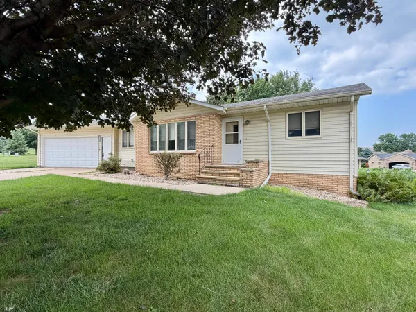 $279,900 | 1111 Elm Cove, Luverne, MN 56156