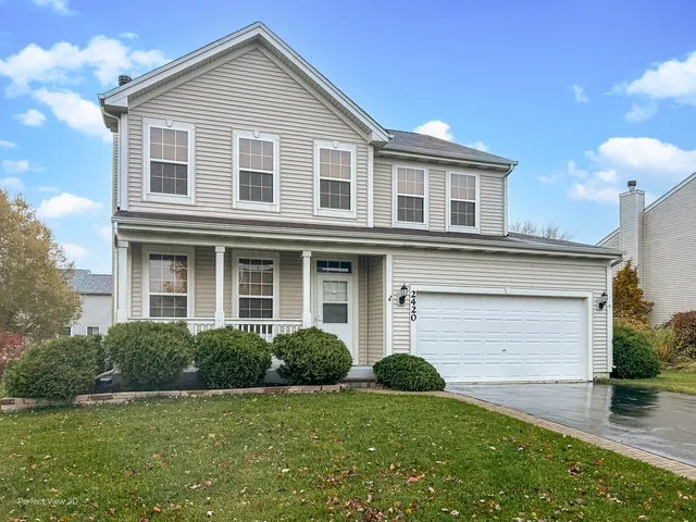 a view of a yard in front of a house