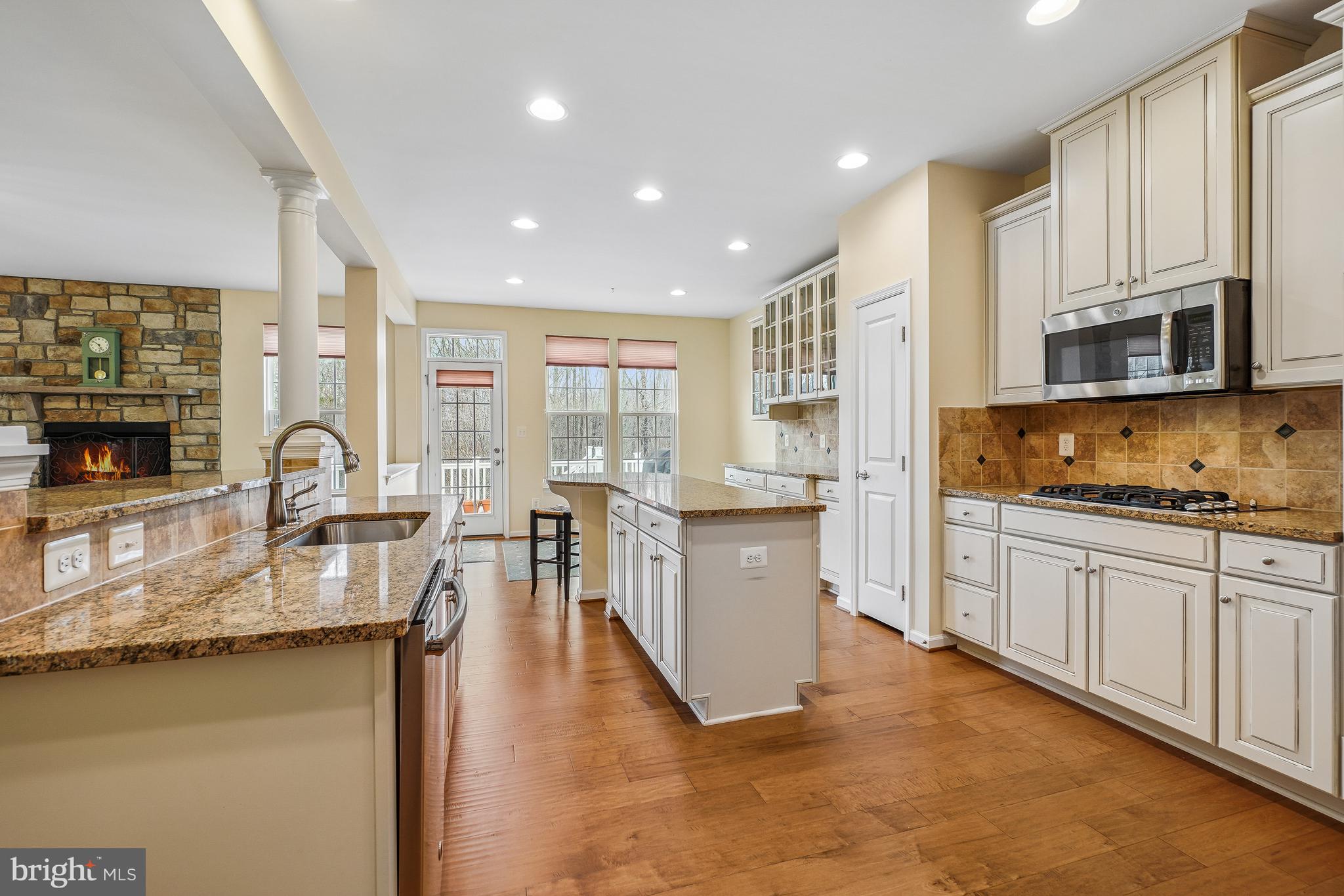 4463 Weejun Loop Woodbridge, VA 22192 - Photo 18 of 43 Kitchen