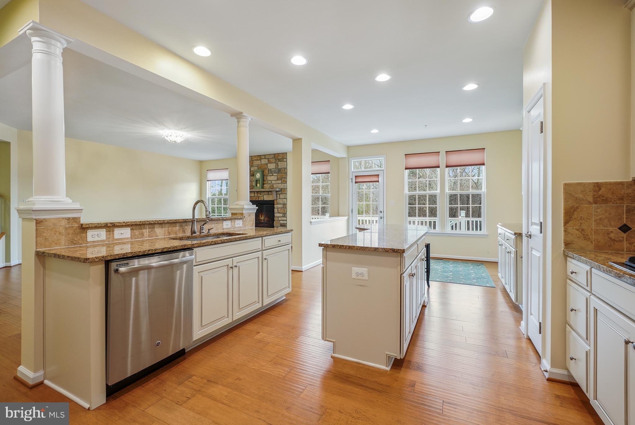 4463 Weejun Loop Woodbridge, VA 22192 - Photo 19 of 43 Kitchen