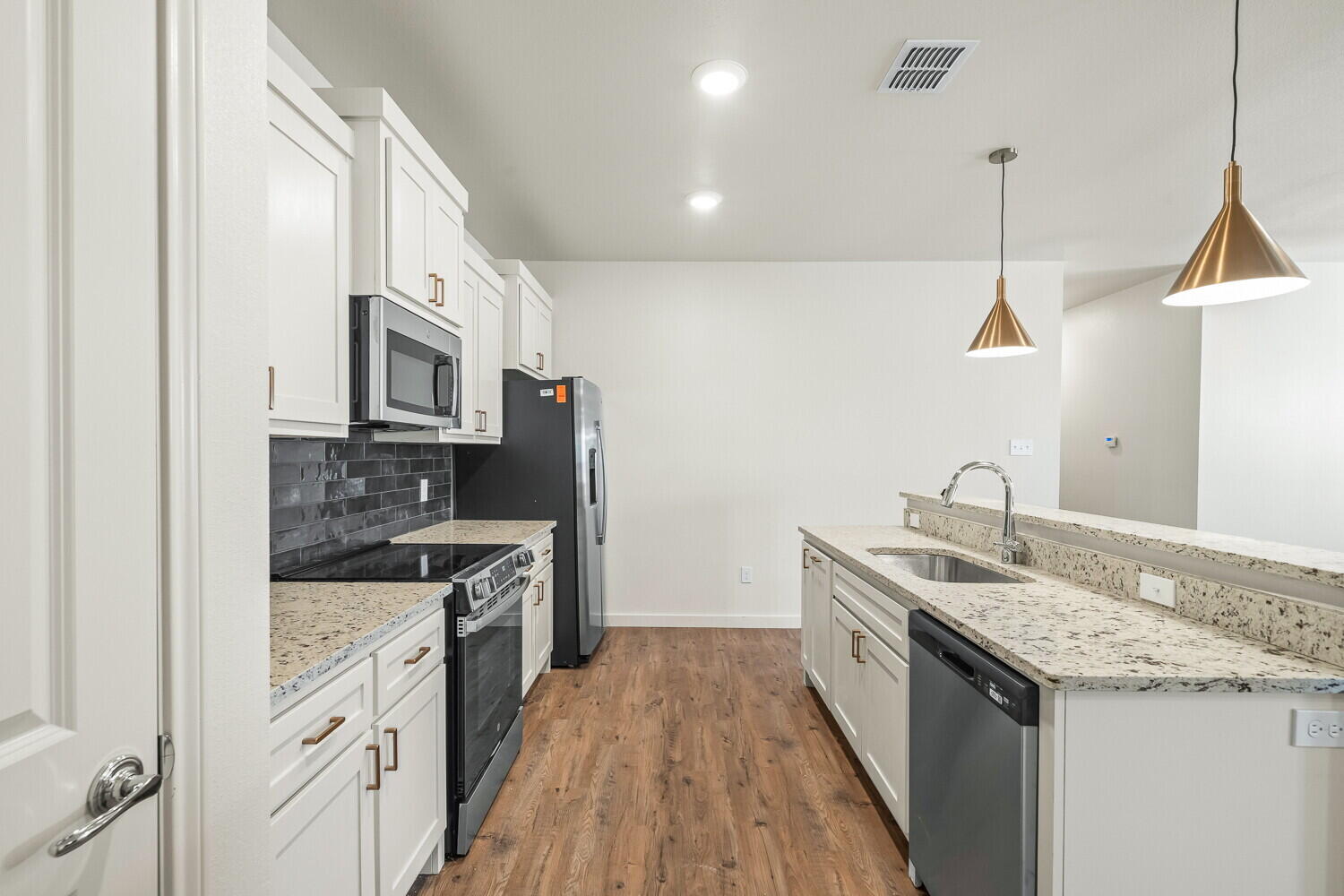 7051 40th Street Lubbock, TX 79407 - Photo 6 of 17 7051 40th St -8