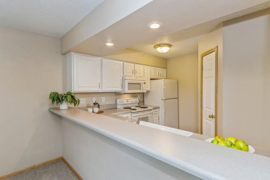 1633 Ranier Drive Iowa City, IA 52246 - Photo 8 of 27 Gallery Image 8