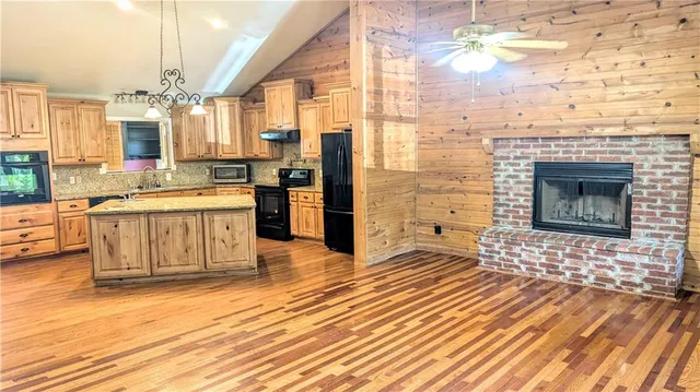 $399,000 | 3385 Southwest Sw Highway, El Dorado Springs, MO 64744