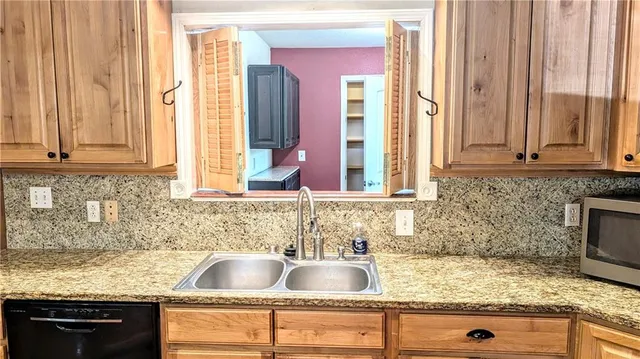 $399,000 | 3385 Southwest Sw Highway, El Dorado Springs, MO 64744