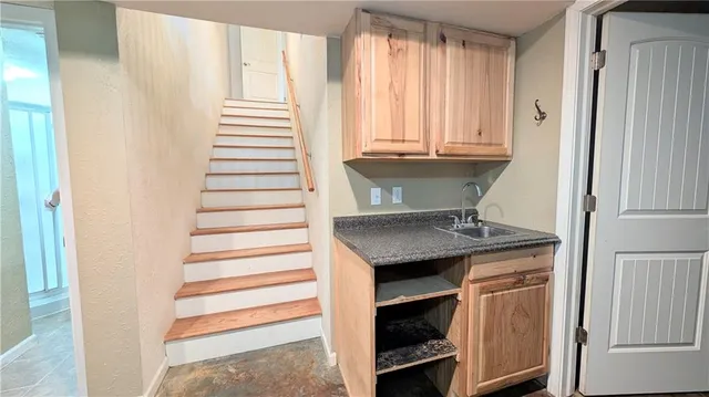 $399,000 | 3385 Southwest Sw Highway, El Dorado Springs, MO 64744