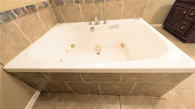 $399,000 | 3385 Southwest Sw Highway, El Dorado Springs, MO 64744