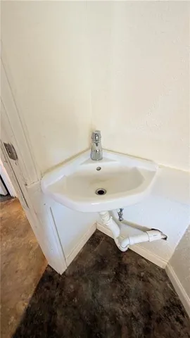 $399,000 | 3385 Southwest Sw Highway, El Dorado Springs, MO 64744