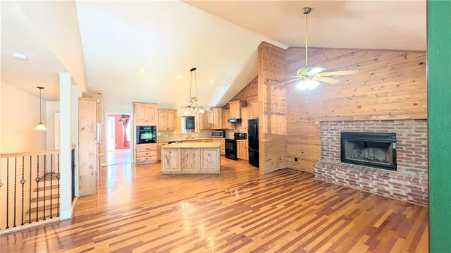 $399,000 | 3385 Southwest Sw Highway, El Dorado Springs, MO 64744