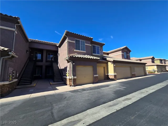 $1,575 | 6868 Sky Pointe Drive, Unit 2046, Las Vegas, NV 89131