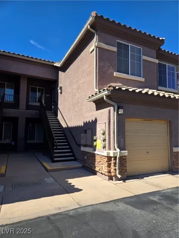 $1,575 | 6868 Sky Pointe Drive, Unit 2046, Las Vegas, NV 89131
