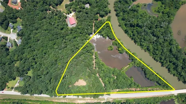 a view of a yard in a balcony