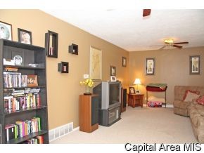 28 Rainbow Road Springfield, IL 62712 - Photo 3 of 12