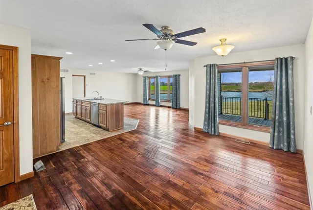 $425,000 | 5476 Waterway Drive, Pinckneyville, IL 62274