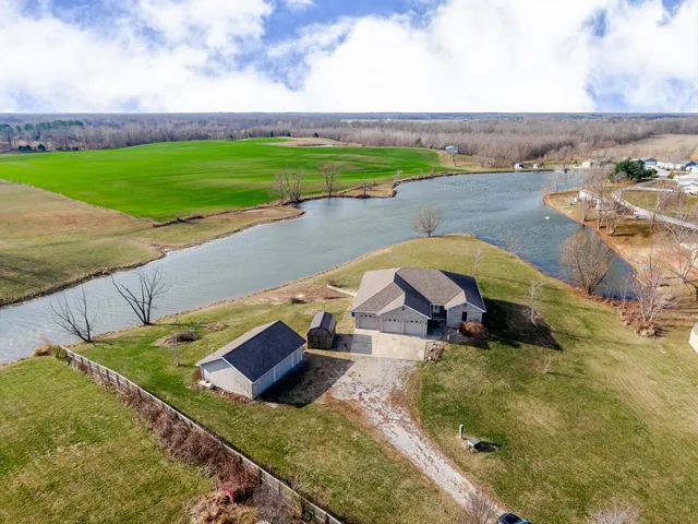 $425,000 | 5476 Waterway Drive, Pinckneyville, IL 62274
