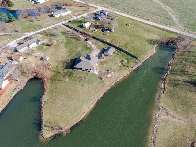 $425,000 | 5476 Waterway Drive, Pinckneyville, IL 62274