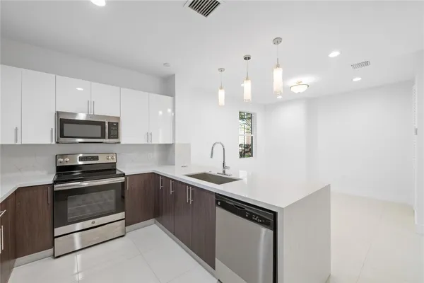 $4,500 | 324 Southwest 14th Court, Unit 324, Fort Lauderdale, FL 33315