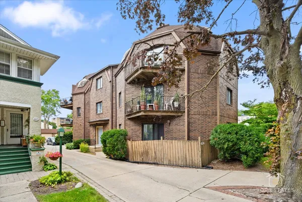 $2,750 | 414 Franklin Avenue, Unit 3A, River Forest, IL 60305