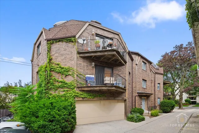 $2,750 | 414 Franklin Avenue, Unit 3A, River Forest, IL 60305