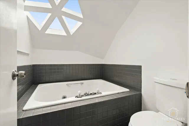 $2,750 | 414 Franklin Avenue, Unit 3A, River Forest, IL 60305