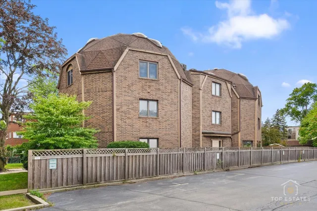 $2,750 | 414 Franklin Avenue, Unit 3A, River Forest, IL 60305