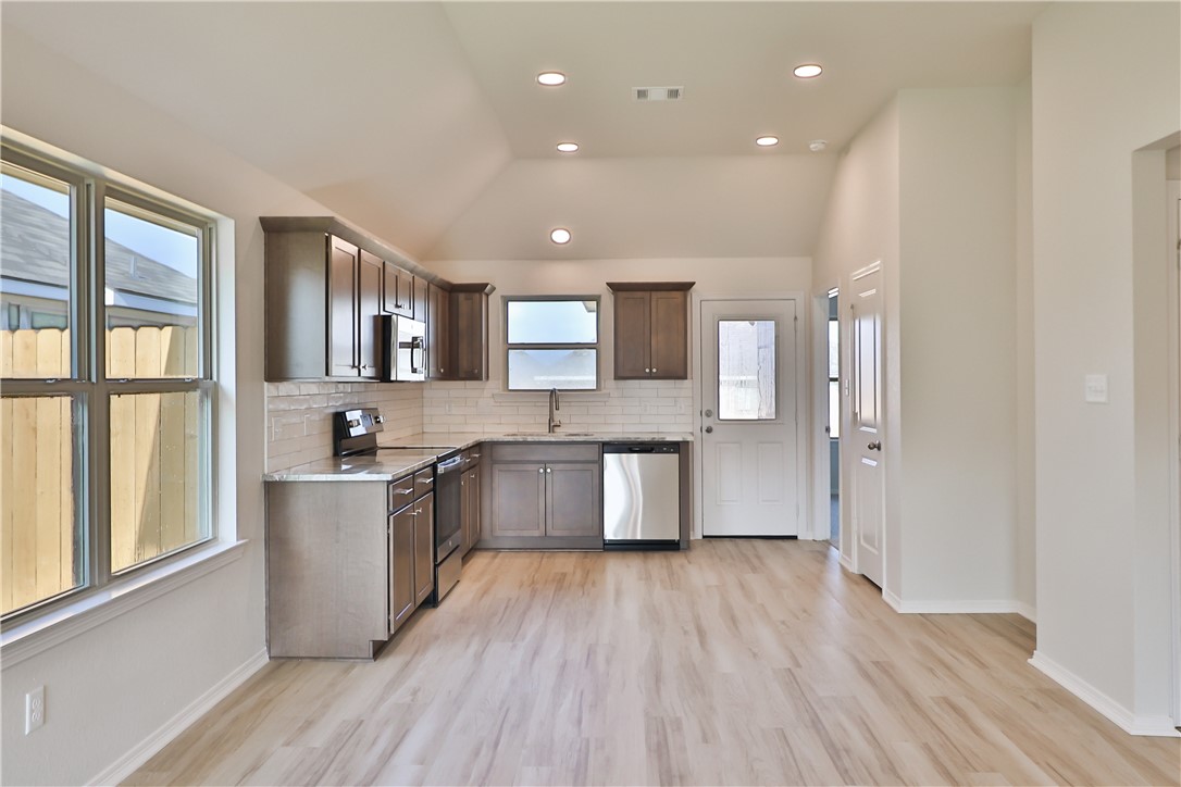 2795 Buccaneer Trail Bryan, TX 77803 - Photo 5 of 13 **Photos are sample photos of similar plan. Colors and features might vary**