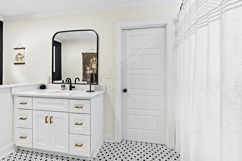 1014 Chinquapin Road Greenwood, SC 29646 - Photo 13 of 37 jack and jill bathroom