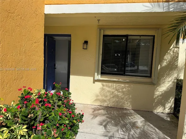 $2,600 | 185 Lakeview Drive, Unit 101, Weston, FL 33326