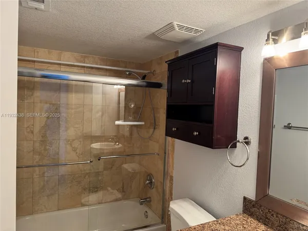 $2,600 | 185 Lakeview Drive, Unit 101, Weston, FL 33326