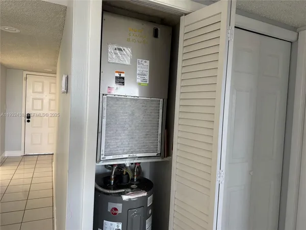 $2,600 | 185 Lakeview Drive, Unit 101, Weston, FL 33326