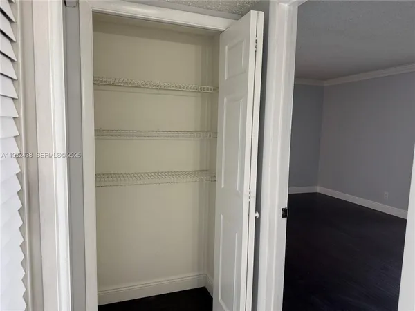 $2,600 | 185 Lakeview Drive, Unit 101, Weston, FL 33326