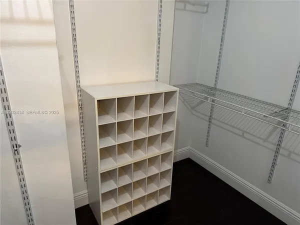 $2,600 | 185 Lakeview Drive, Unit 101, Weston, FL 33326