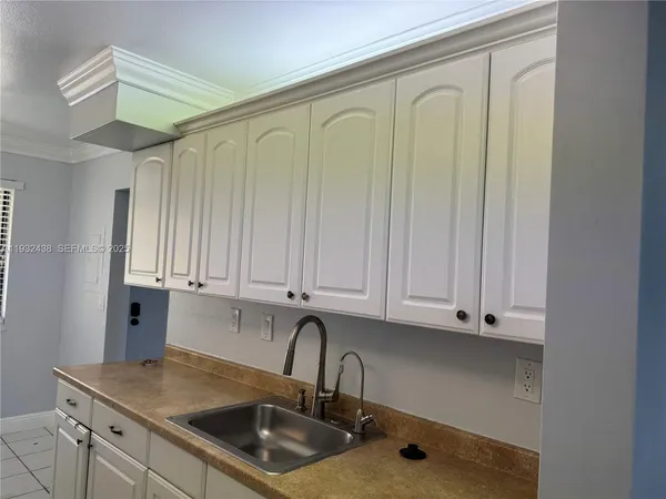 $2,600 | 185 Lakeview Drive, Unit 101, Weston, FL 33326