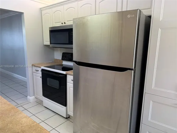 $2,600 | 185 Lakeview Drive, Unit 101, Weston, FL 33326