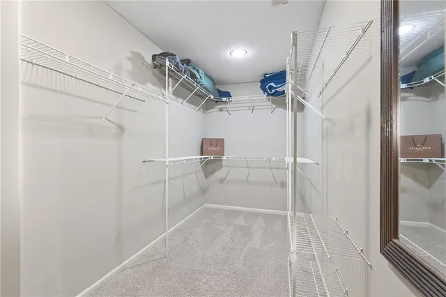 $3,200 | 12704 138th Place, Overland Park, KS 66221