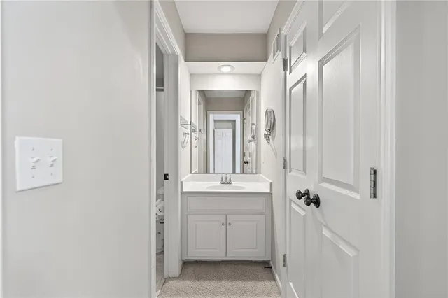 $3,200 | 12704 138th Place, Overland Park, KS 66221