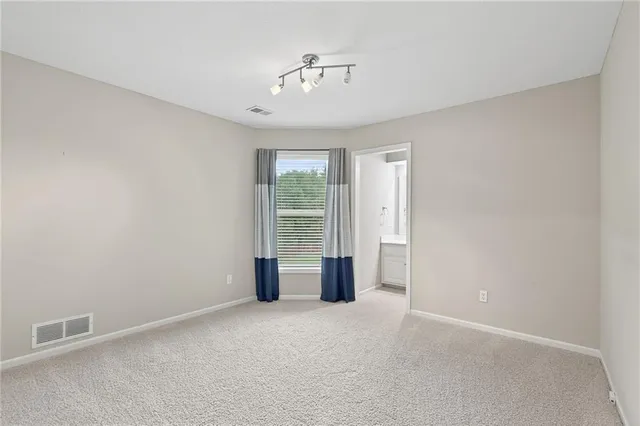 $3,200 | 12704 138th Place, Overland Park, KS 66221