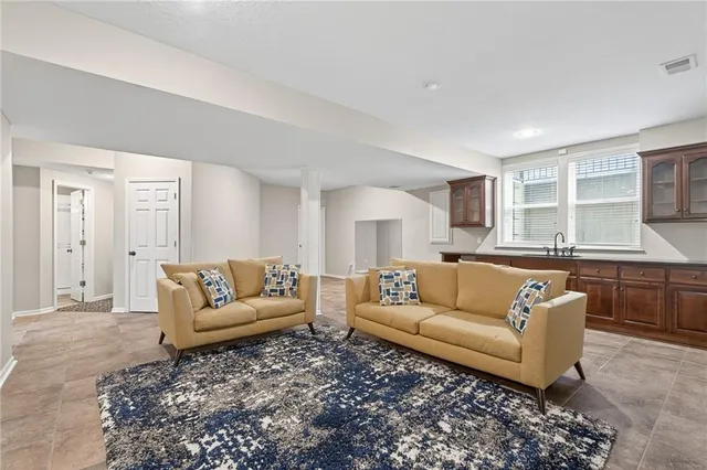 $3,200 | 12704 138th Place, Overland Park, KS 66221