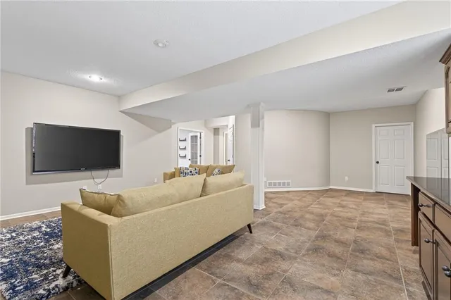 $3,200 | 12704 138th Place, Overland Park, KS 66221