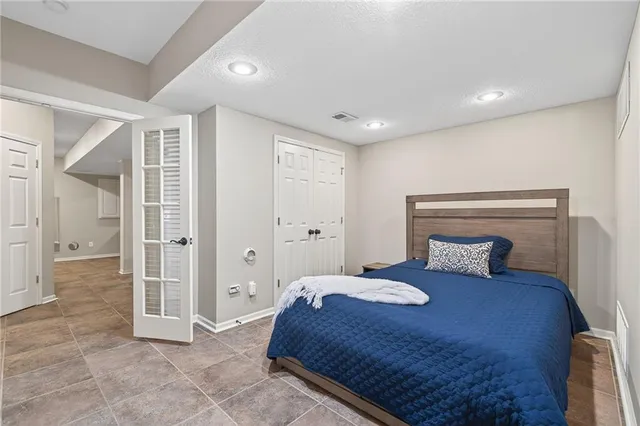 $3,200 | 12704 138th Place, Overland Park, KS 66221