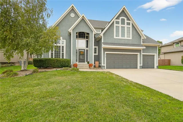 $3,200 | 12704 138th Place, Overland Park, KS 66221