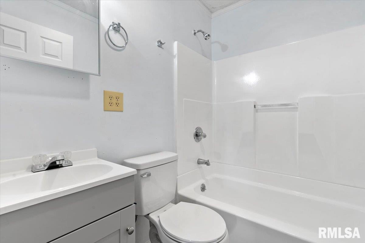 2353 East Keys Avenue Springfield, IL 62702 - Photo 8 of 31