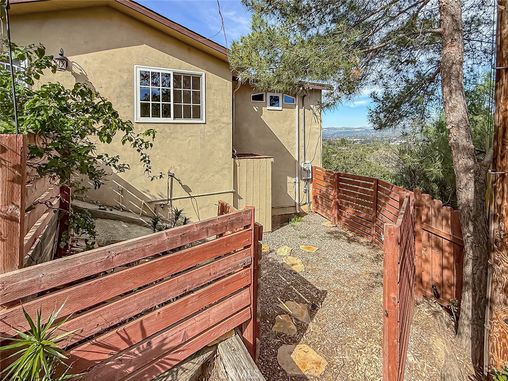 1059 Alta Vista Road Simi Valley, CA 93063 - Photo 28 of 30