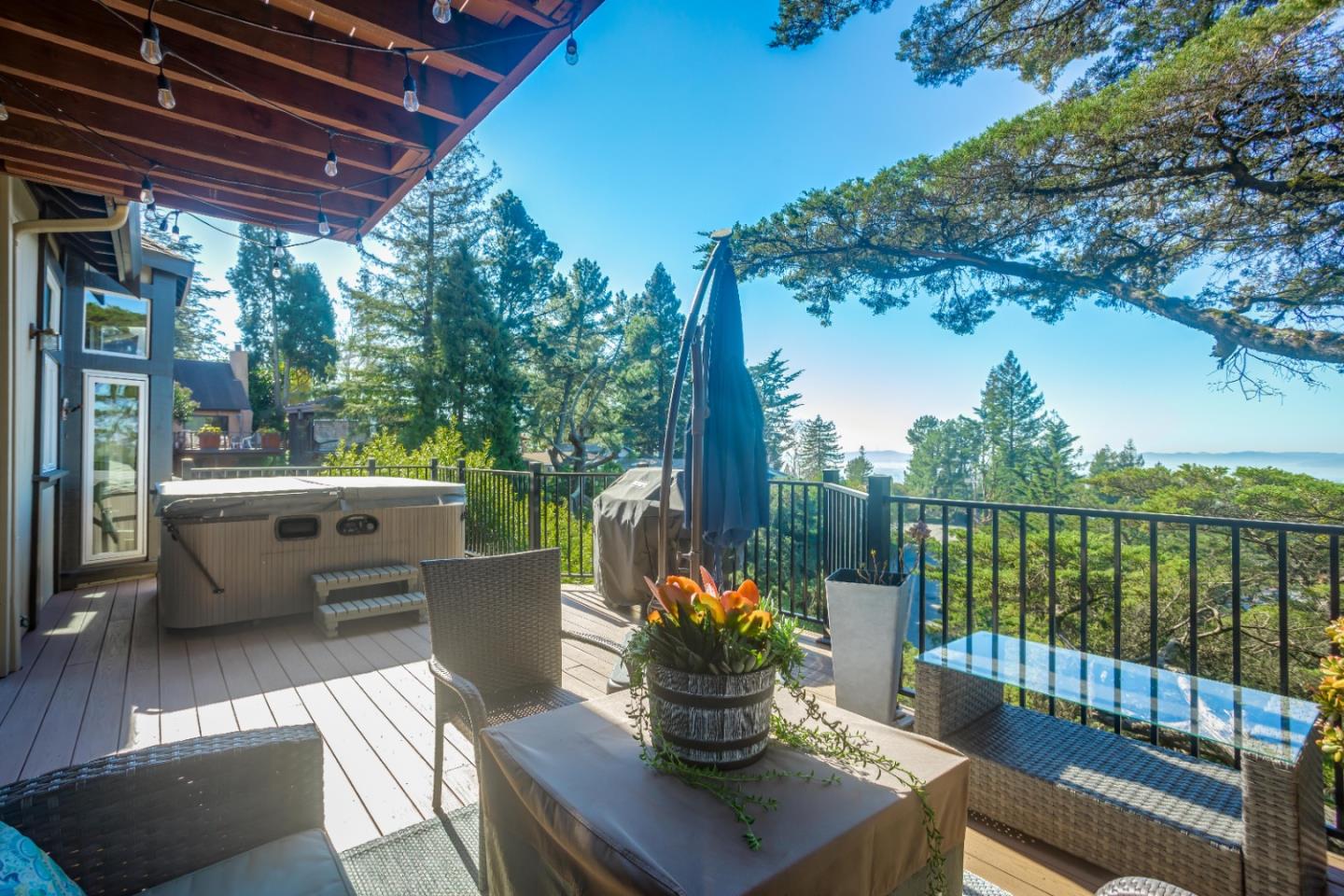 8898 Skyline Boulevard Oakland, CA 94611 - Photo 30 of 35 a outdoor view with a sitting space