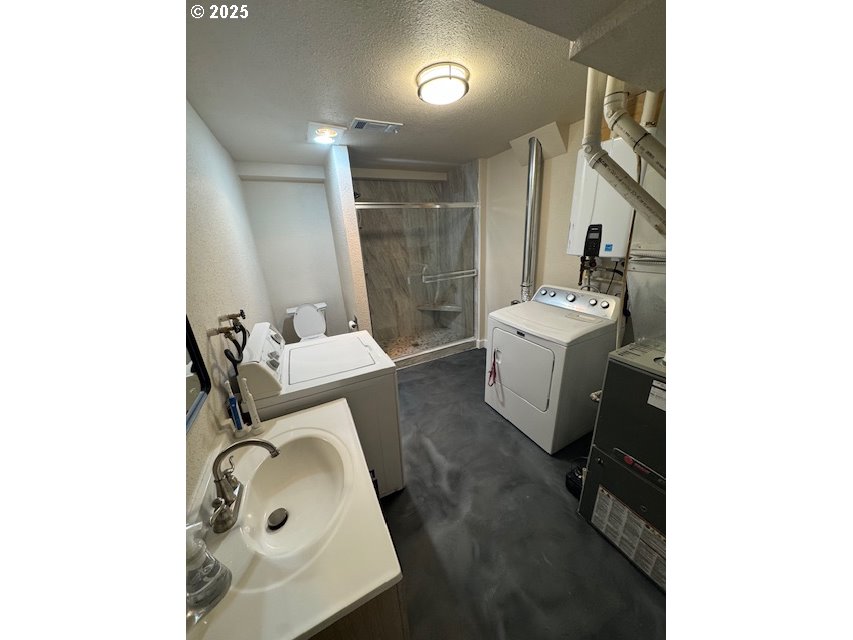 911 Division La Grande, OR 97850 - Photo 22 of 39 a bathroom with a sink toilet and mirror