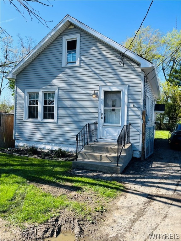 Welcome to this quaint 2 BD, 1 BA, home....West Se