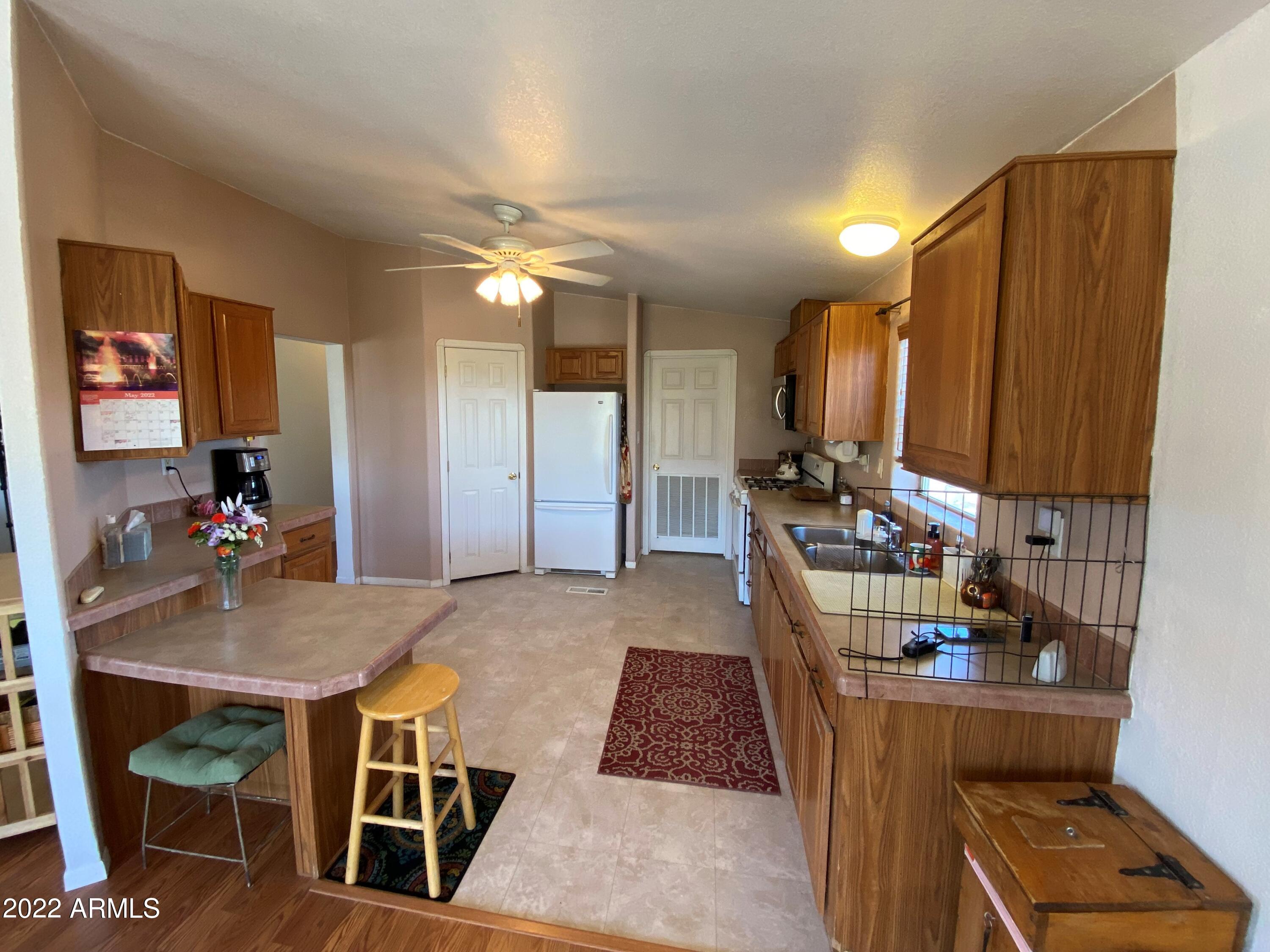 4476 Us-60 Miami, AZ 85539 - Photo 11 of 27 Kitchen