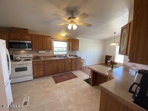 4476 Us-60 Miami, AZ 85539 - Photo 10 of 27 Kitchen
