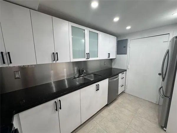 $2,755 | 200 178th Drive, Unit 312, Sunny Isles Beach, FL 33160